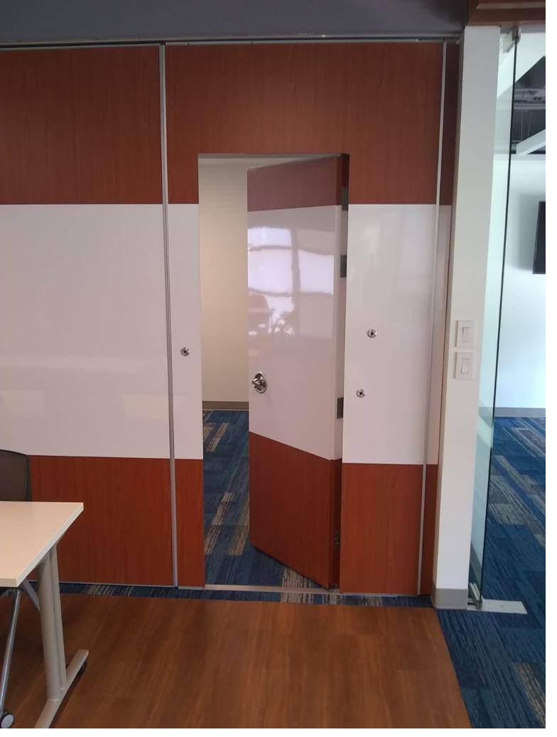 Muros con puerta integrada